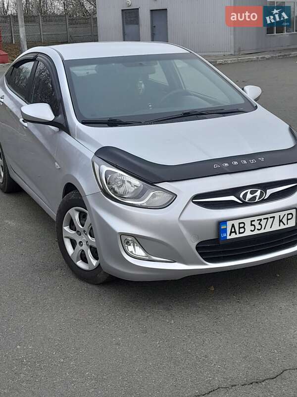 Hyundai Accent (2011)