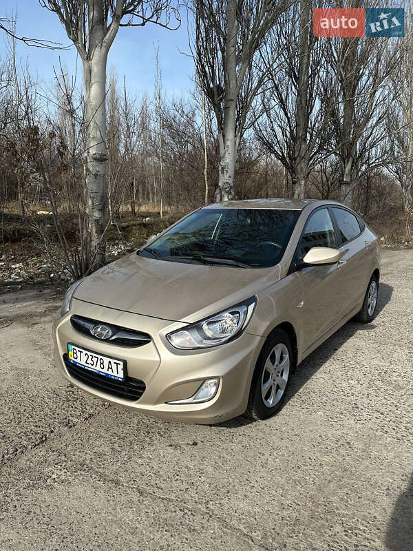 Hyundai Accent (2011)
