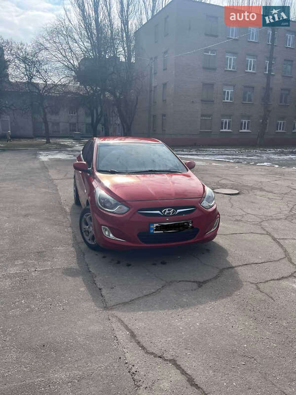 Hyundai Accent (2013)