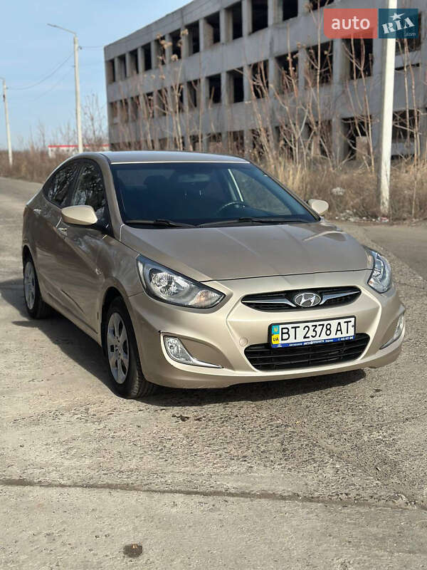 Hyundai Accent (2011)