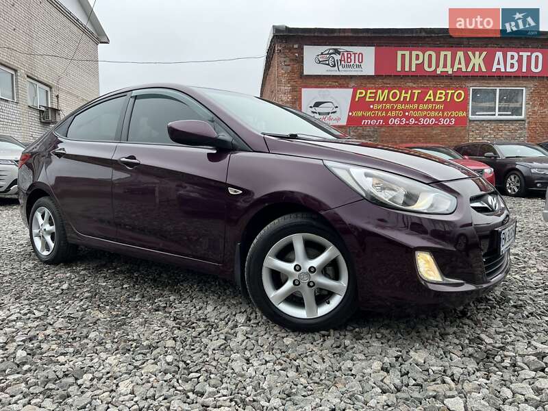 Hyundai Accent (2011)