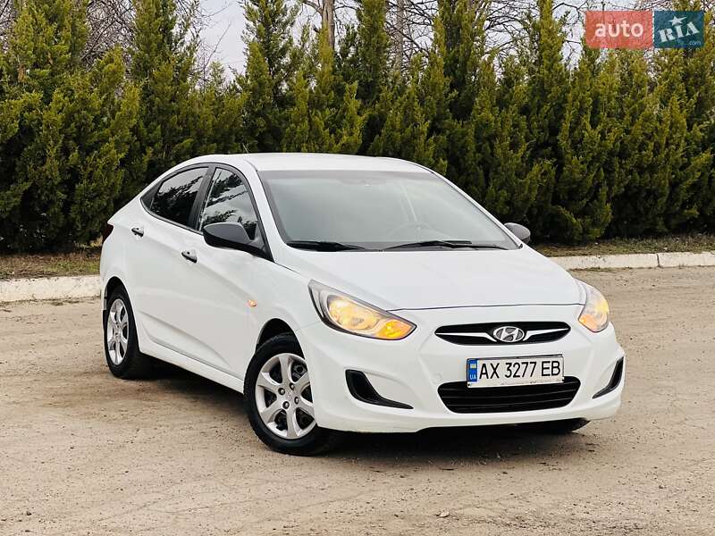 Hyundai Accent (2013)