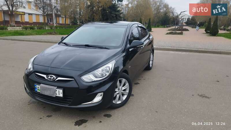 Hyundai Accent (2011)