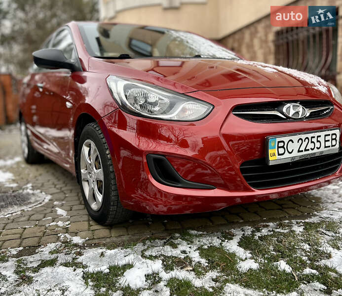 Hyundai Accent (2013)