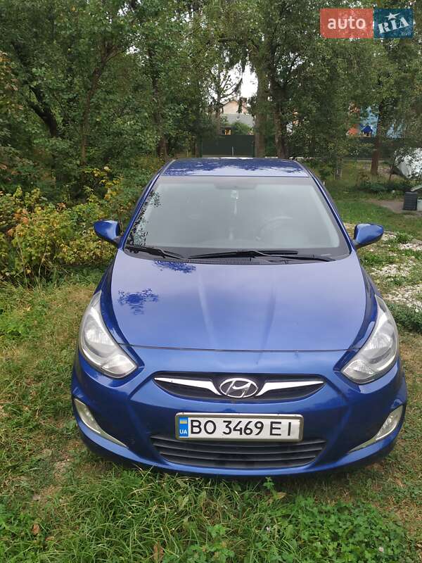 Hyundai Accent (2011)
