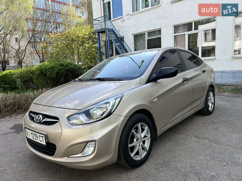 Hyundai Accent (2011)