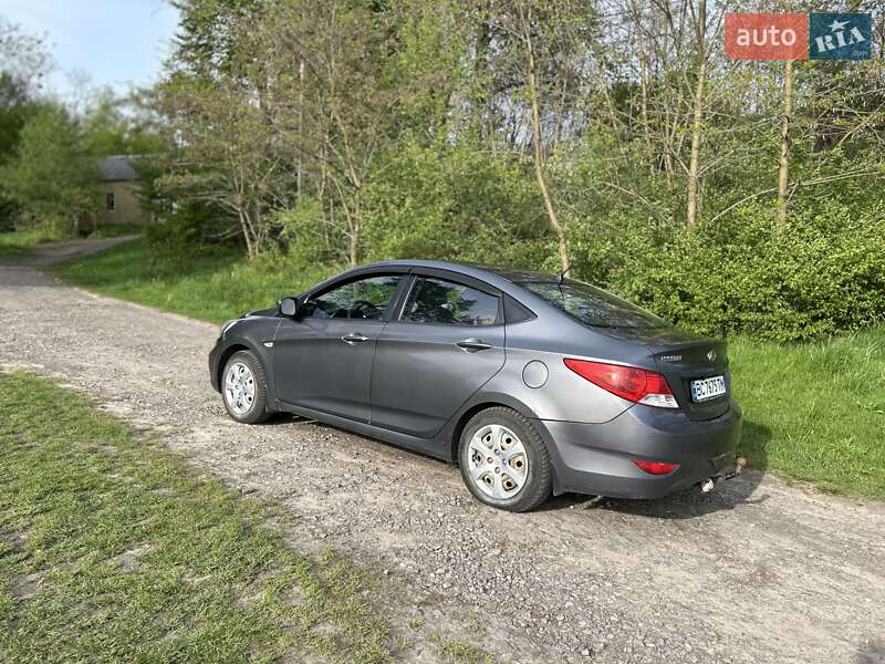 Hyundai Accent (2013)