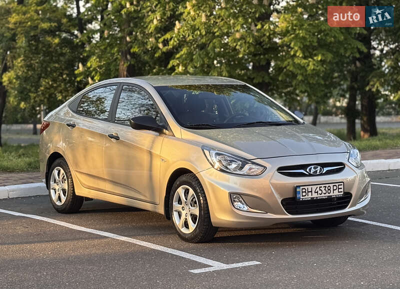 Hyundai Accent (2014)