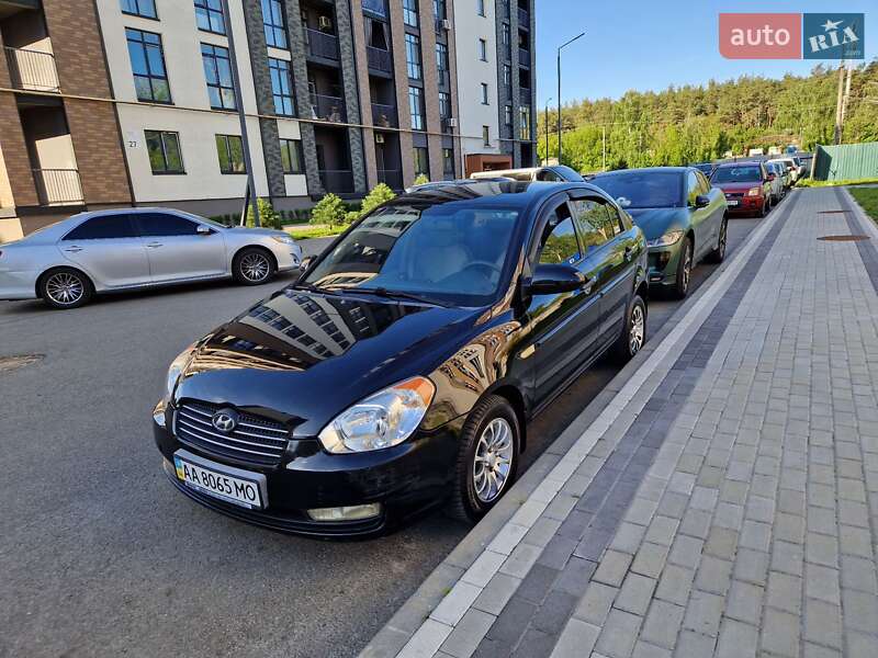 Hyundai Accent (2010)