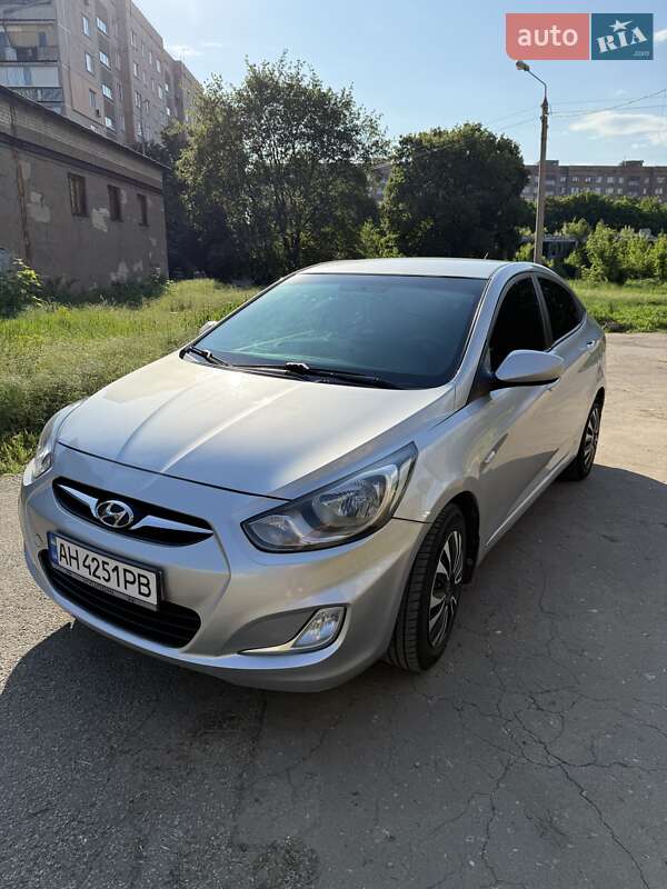 Hyundai Accent (2011)