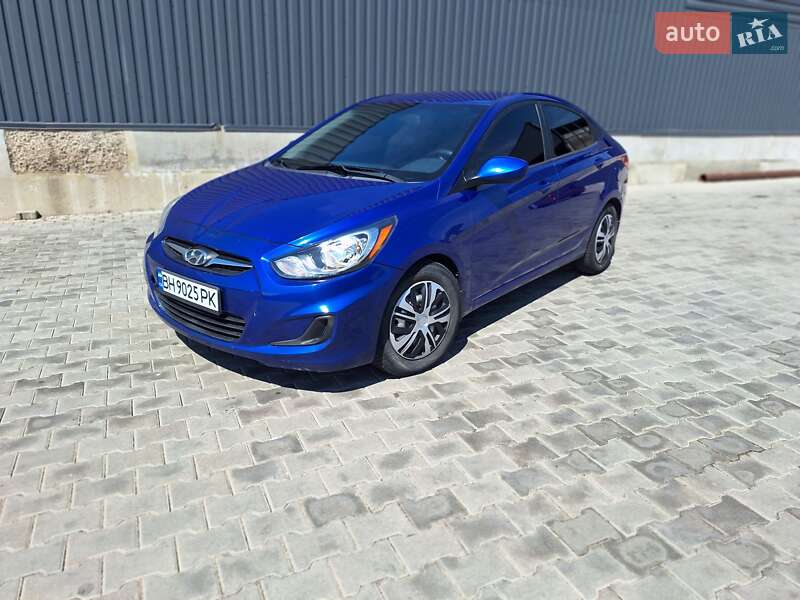Hyundai Accent (2012)