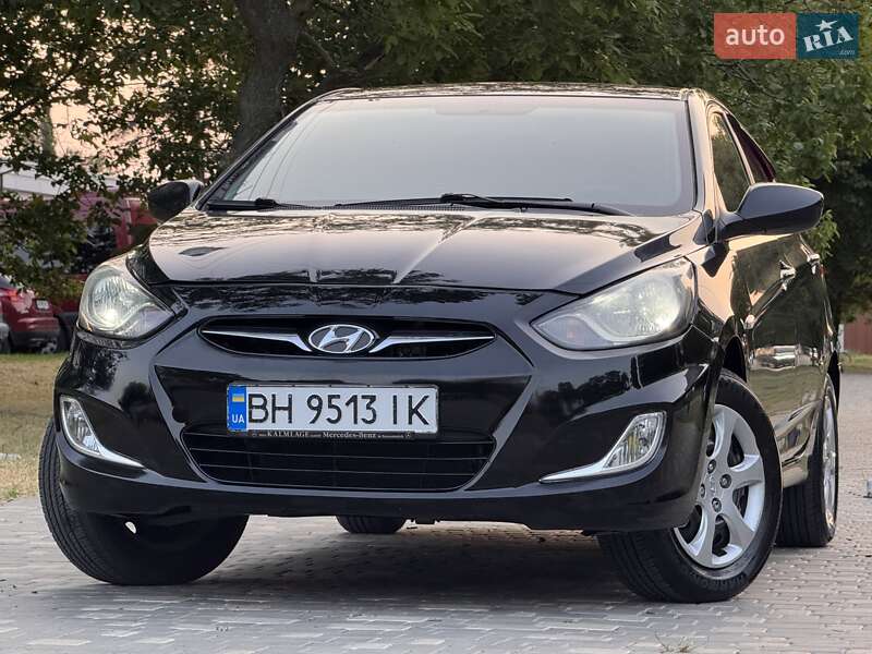 Hyundai Accent (2012)