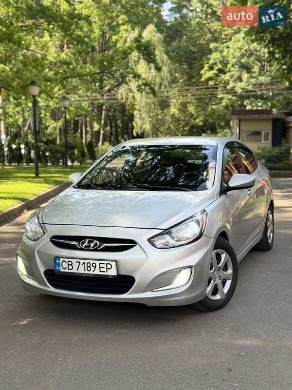 Hyundai Accent (2012)