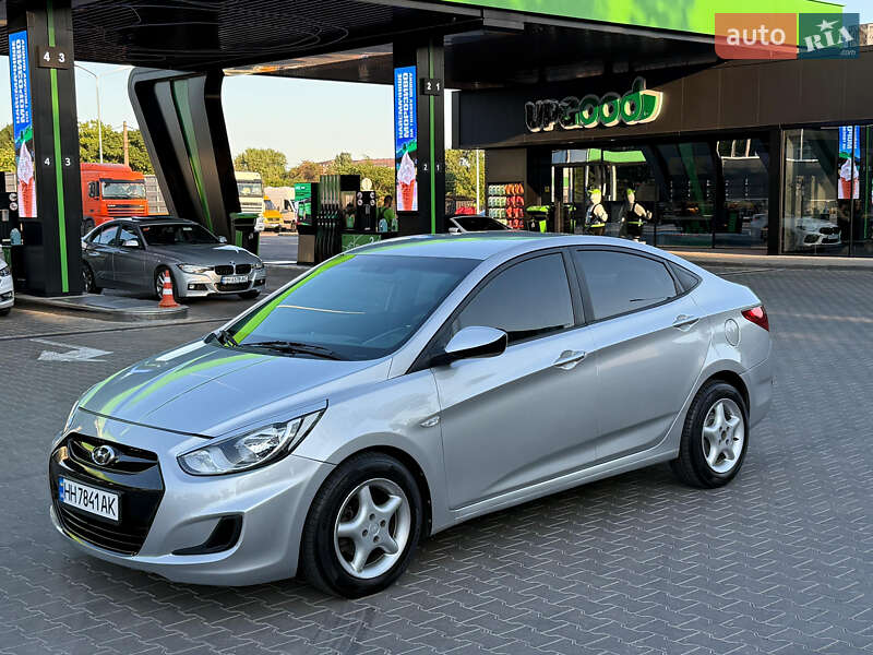 Hyundai Accent (2011)