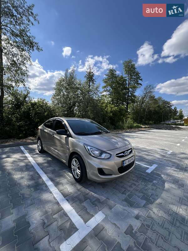 Hyundai Accent (2012)