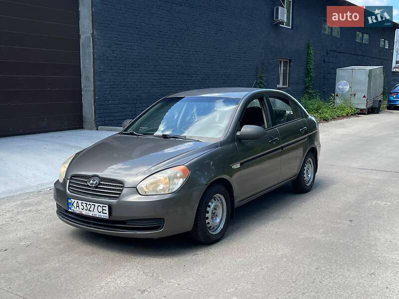 Hyundai Accent (2009)