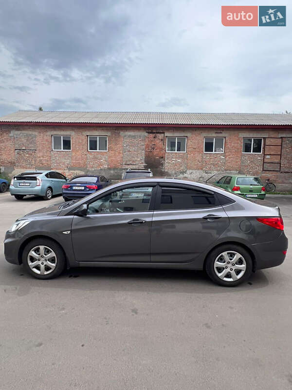 Hyundai Accent (2013)