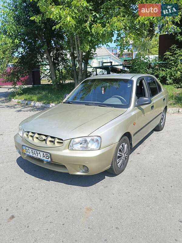 Hyundai Accent (2000)