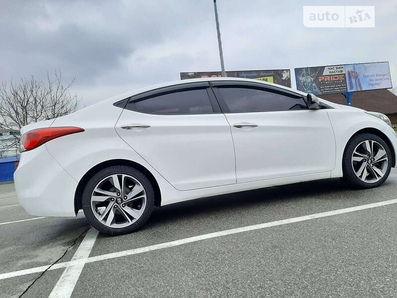 Hyundai Avante (2012)