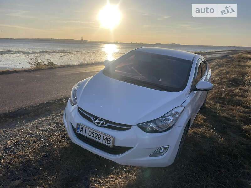 Hyundai Avante (2012)