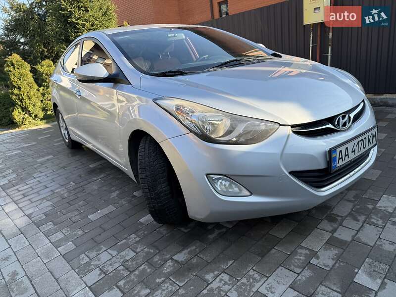 Hyundai Avante (2012)
