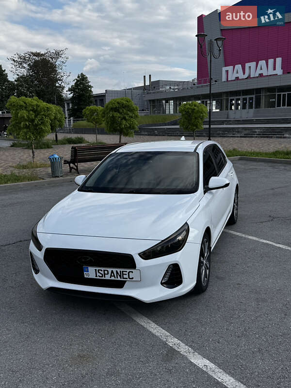 Hyundai Elantra gt (2017)