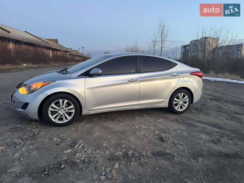 Hyundai Elantra (2013)