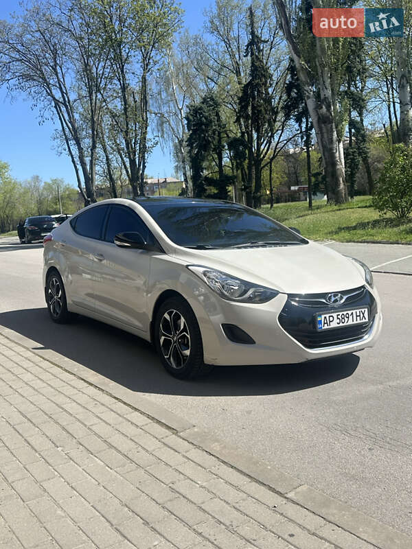 Hyundai Elantra (2013)