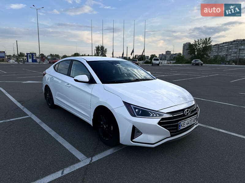 Hyundai Elantra (2019)