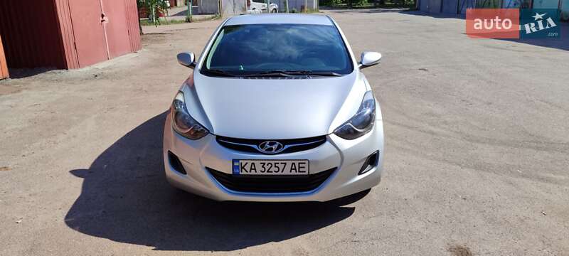 Hyundai Elantra (2012)