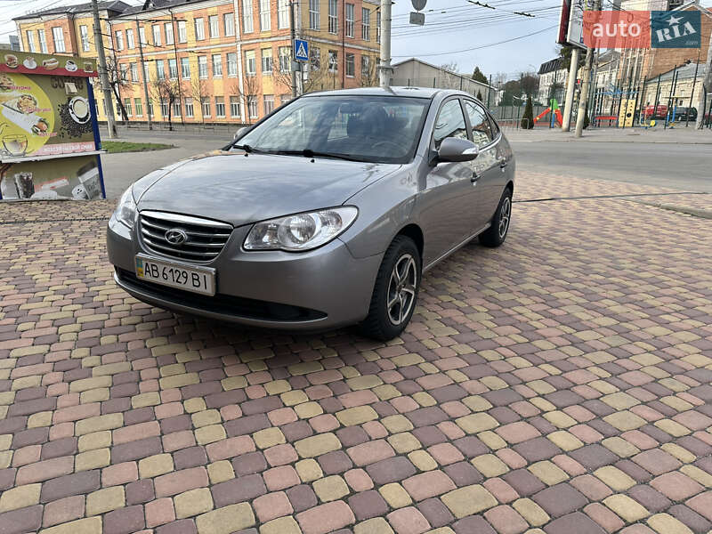 Hyundai Elantra (2011)