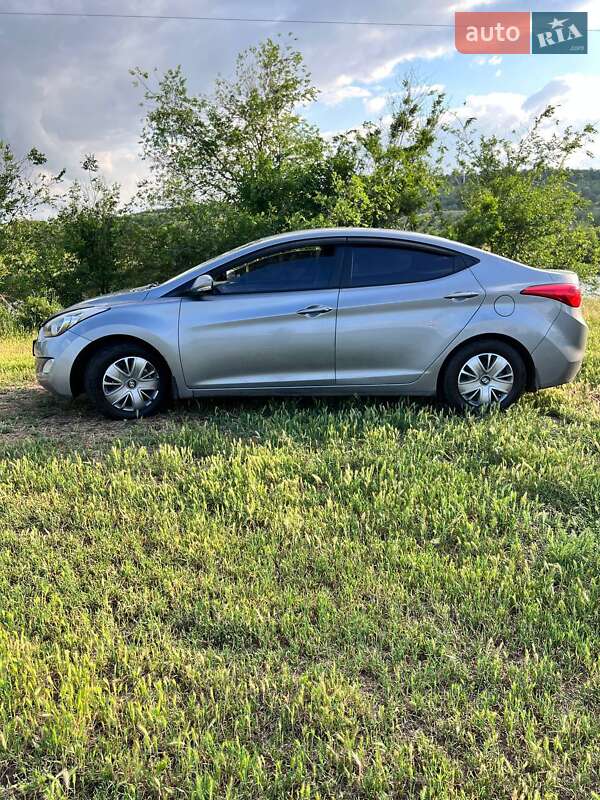 Hyundai Elantra (2012)