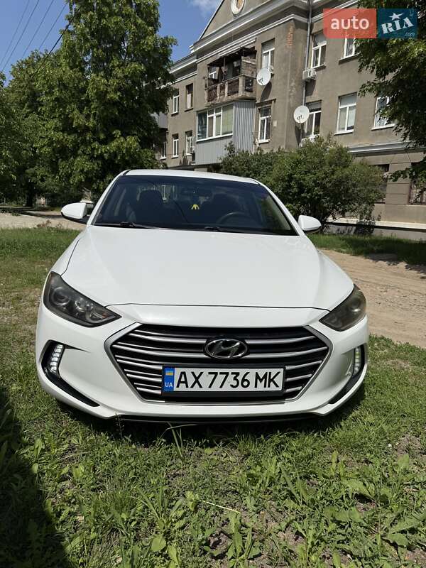Hyundai Elantra (2016)
