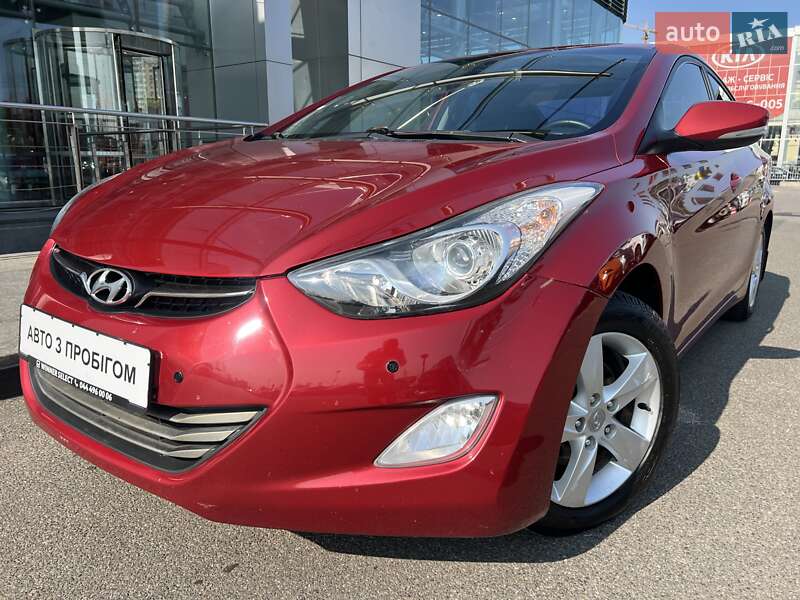 Hyundai Elantra (2012)
