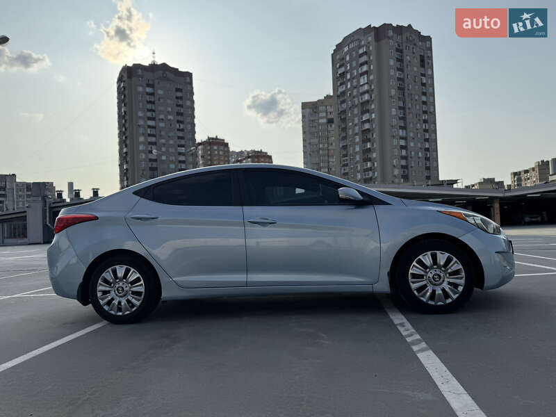 Hyundai Elantra (2011)