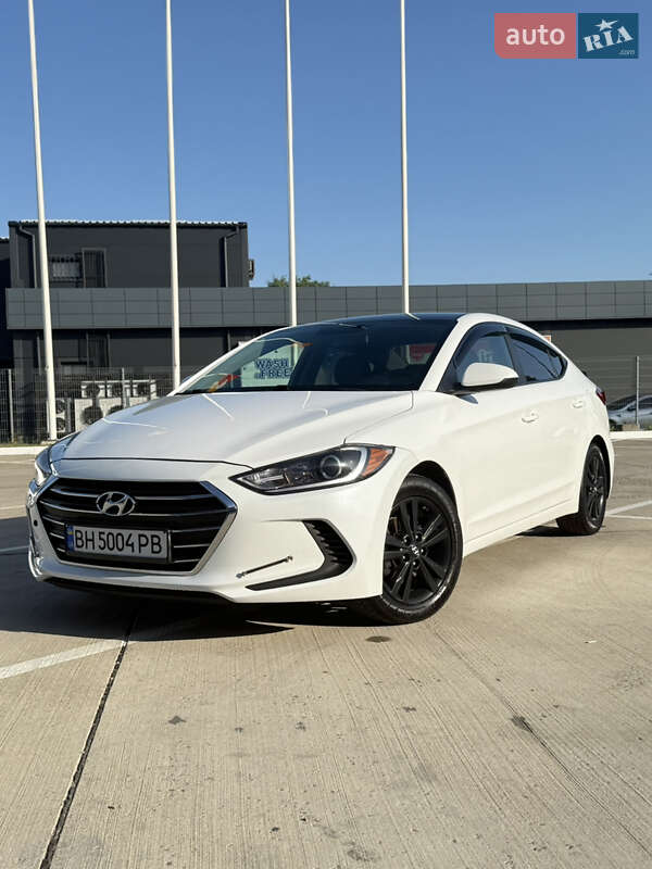 Hyundai Elantra (2016)
