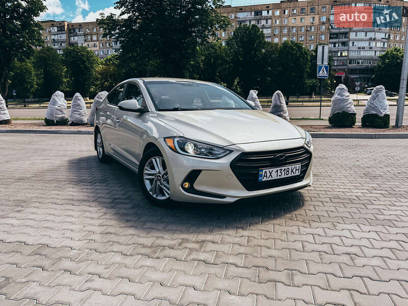 Hyundai Elantra (2016)