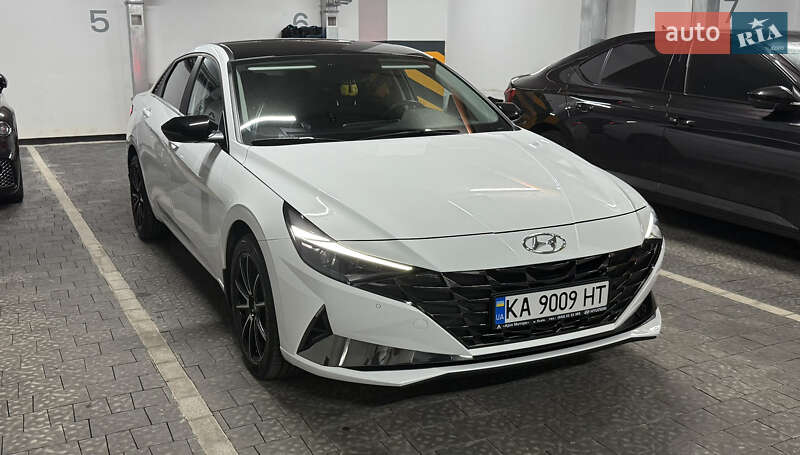 Hyundai Elantra (2021)