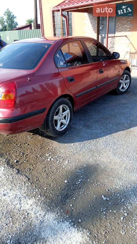 Hyundai Elantra (2003)