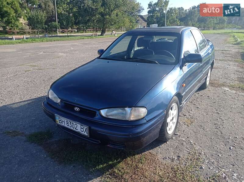 Hyundai Lantra (1992)