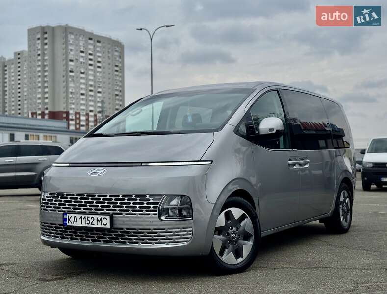 Hyundai Staria (2023)