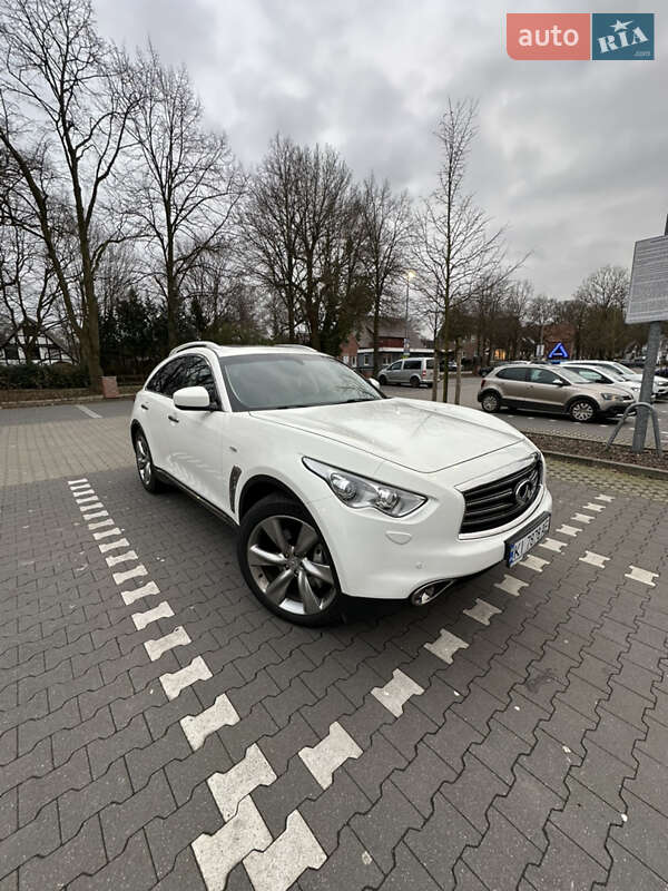 Infiniti Fx30d (2013)