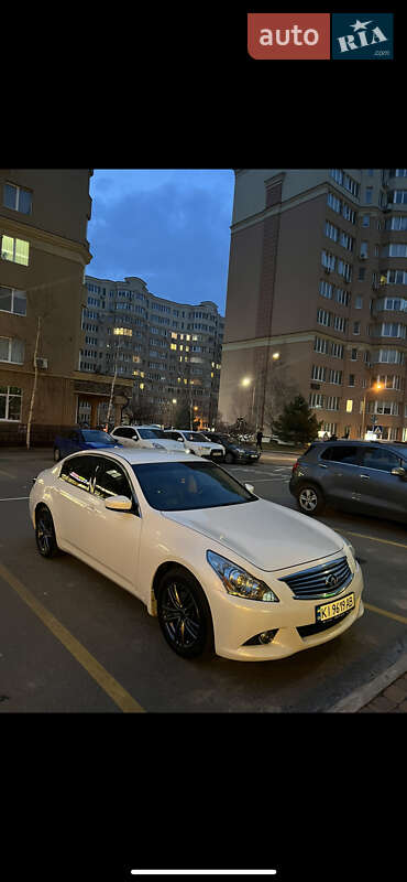 Infiniti G25 (2012)