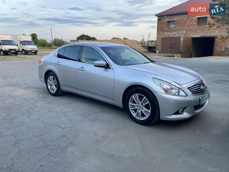 Infiniti G25 (2012)