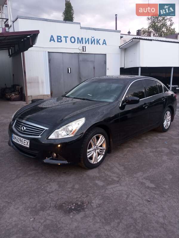Infiniti G25 (2012)