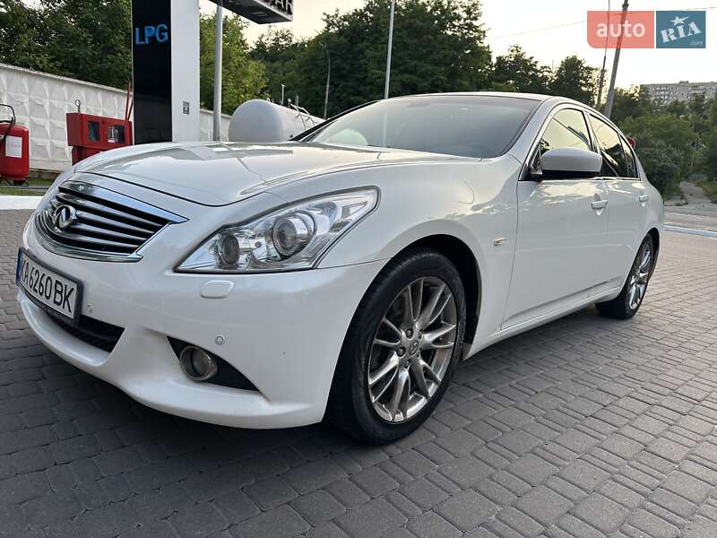 Infiniti G25 (2012)