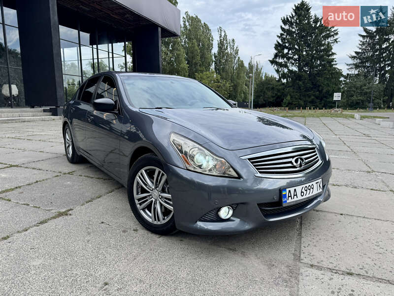 Infiniti G25 (2011)