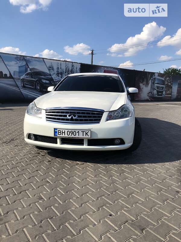 Infiniti M35 (2005)