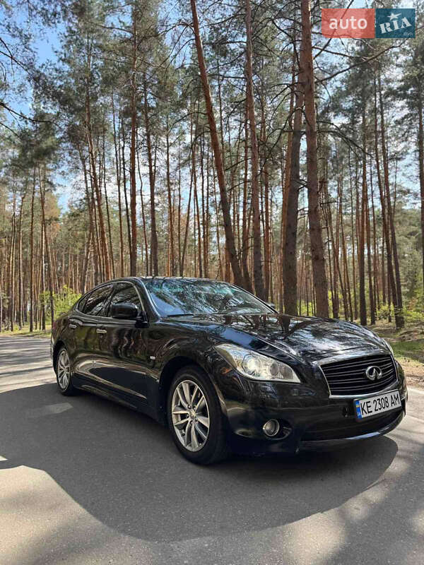 Infiniti M37 (2011)
