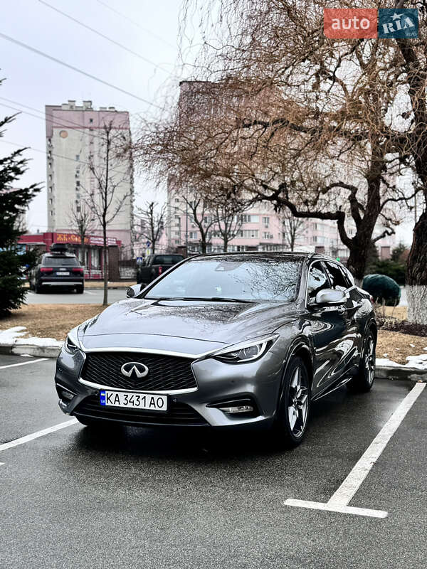 Infiniti Q30 (2016)